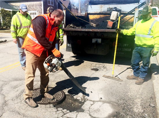 pothole-patcher-vibco-narragansett-april-2015-4