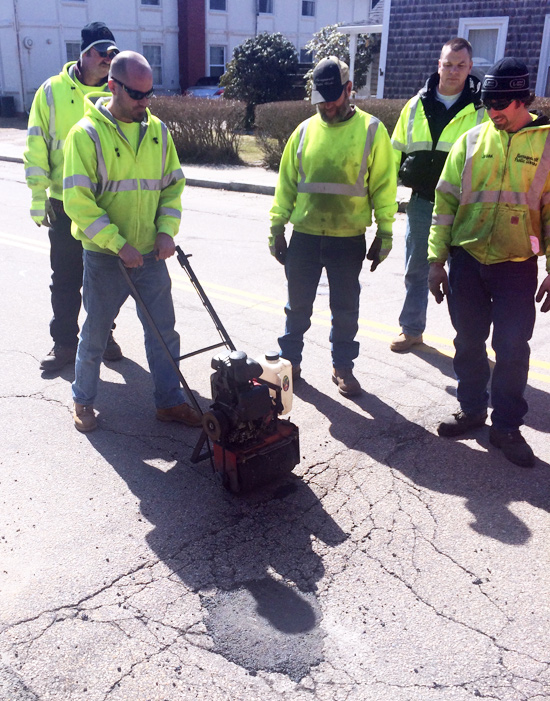 pothole-patcher-vibco-narragansett-april-2015-5